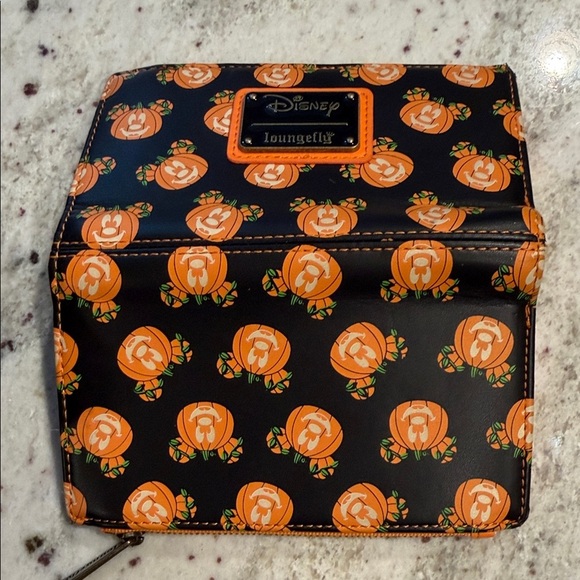 Disney Loungefly Mick- O Lantern Glow in the Dark Halloween Wallet - Picture 7 of 10